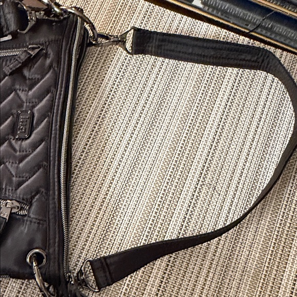 Lug Swivel Black Crossbody shoulder expandable Bag NWT - Picture 3 of 11